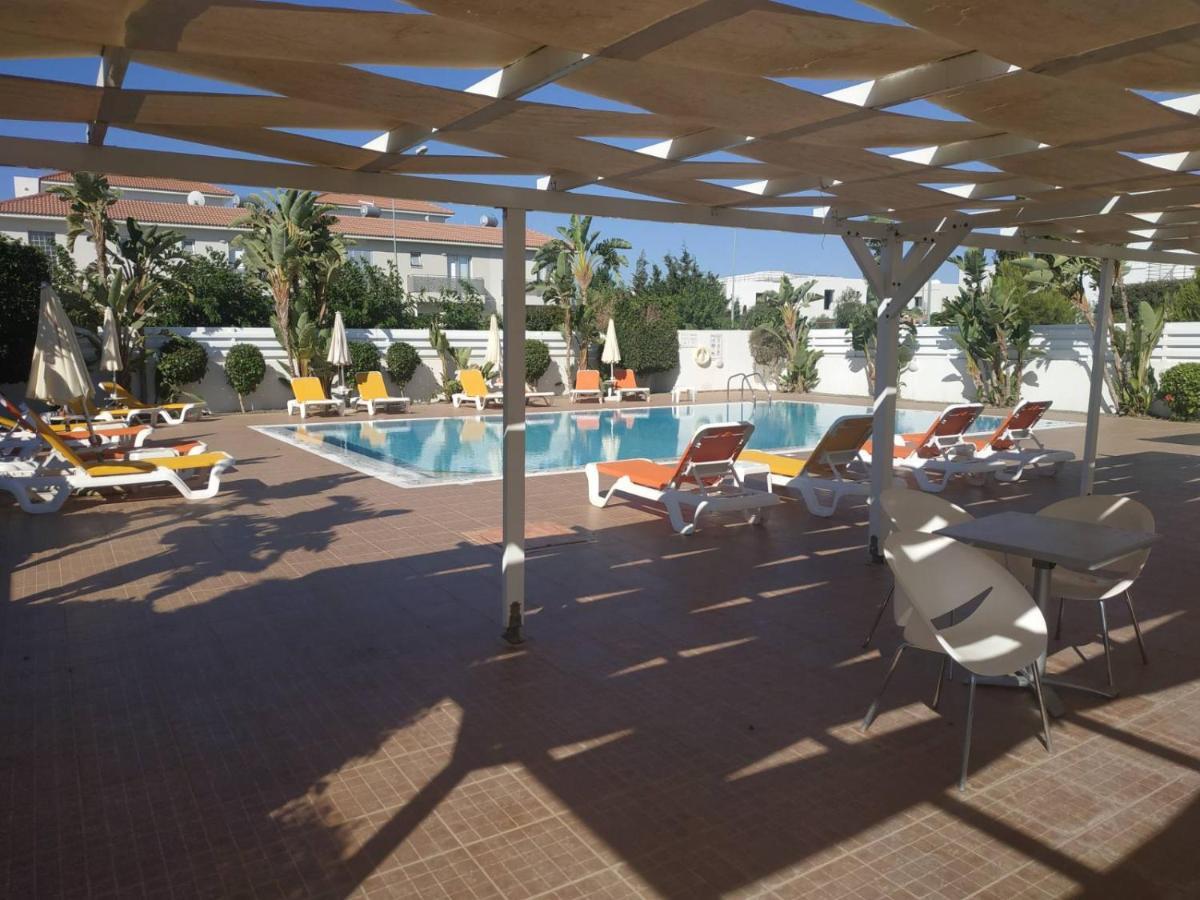 Cosy Apartment In A Luxury Resort Paralimni Exteriör bild